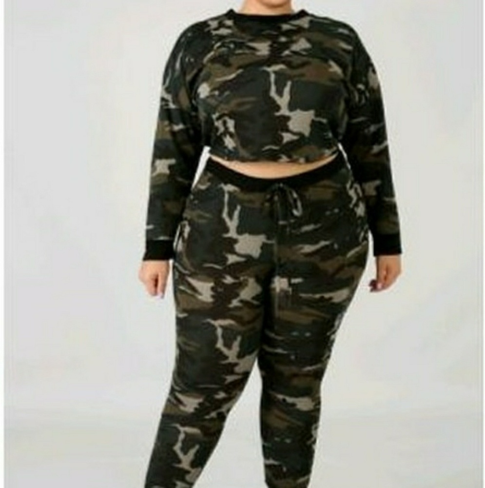 2 Piece Plus Size Camo Jogger Set
